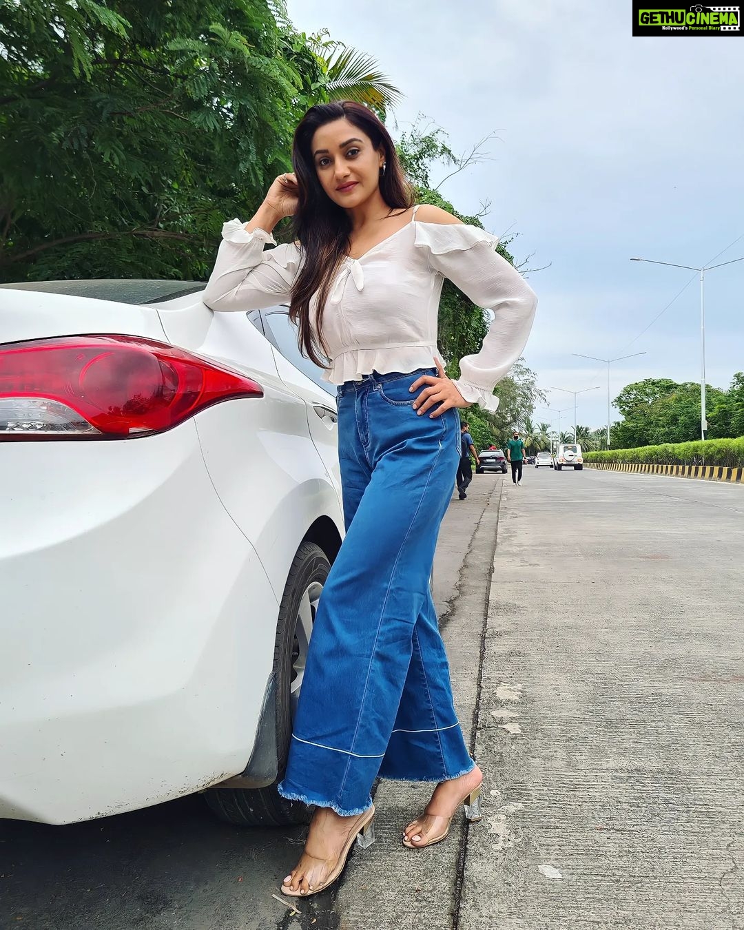 Rati Pandey Instagram - Ufff ye mausam..❤❤ . . #mumbaimonsoon #ratipandey #instaweather #feelgoodpicture #instapicture📷