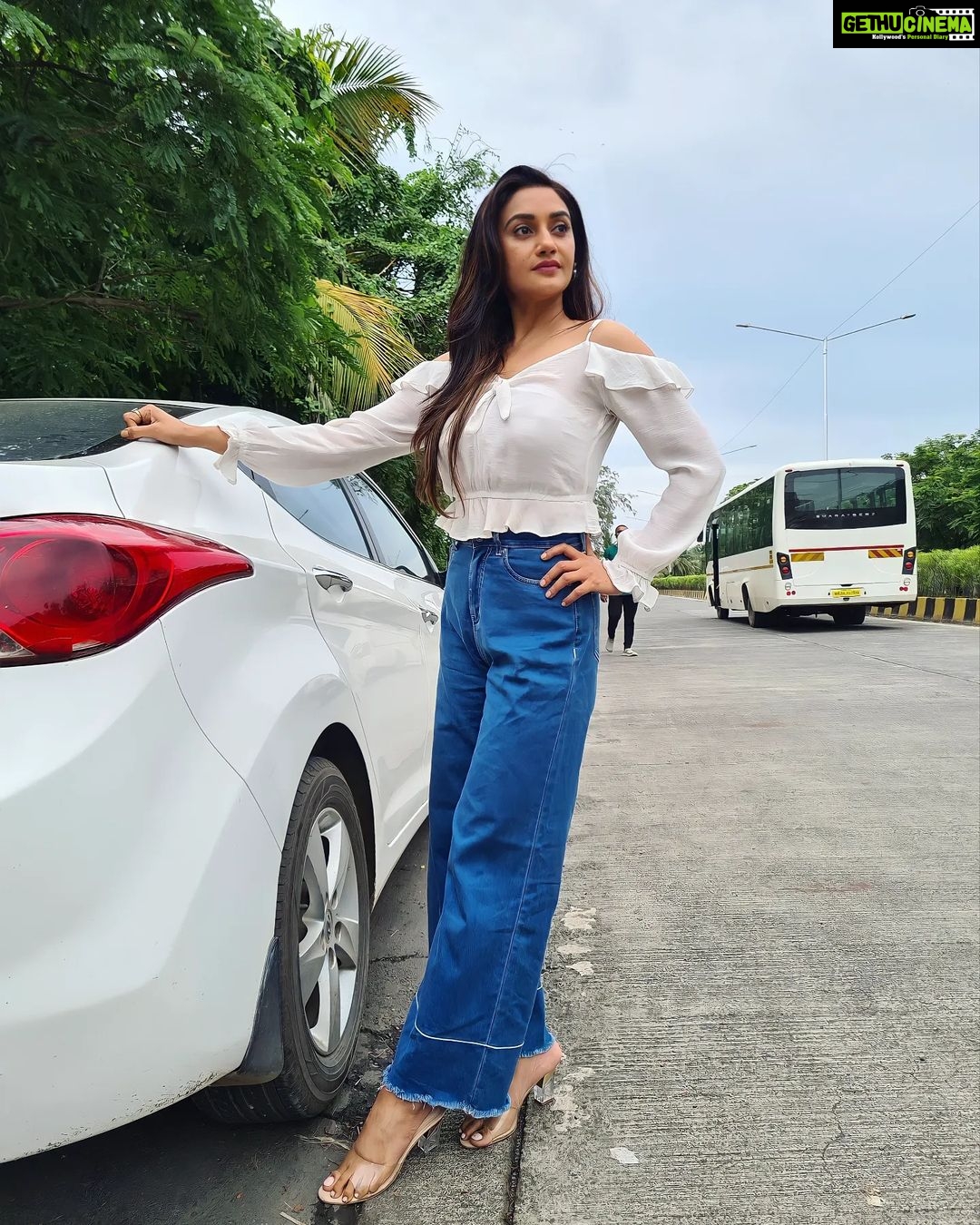 Rati Pandey Instagram - Ufff ye mausam..❤❤ . . #mumbaimonsoon #ratipandey #instaweather #feelgoodpicture #instapicture📷