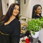 Rati Pandey Instagram - What is better than "Black"? More Black😉☻️🤷‍♀️😎 📸 @juhiparmar🤗 . . #black #aboutlastnight #instafashion #instagood #ratipandey #instapicture