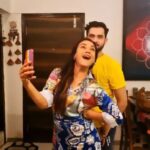 Rati Pandey Instagram - Reels pe naachne wali biwi kaisi hoti hai bhai???? 🙈@abhisheksharmaoriginal . . #reelstrending #instareels #funnyreel #ratipandey #Abhishek #nupur #mjht #Benji #funnymoments