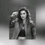 Rati Pandey Instagram - I will paint my mood in shades of violet and blues😎 . . #instagood #instamoods #reelvideo #violets #blue #ratipandey #shadesofblue