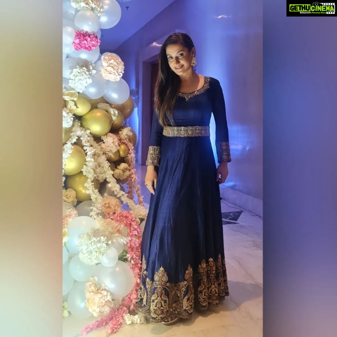 Rati Pandey Instagram - Ready to rock... . . 🧣 @ashnaamakhijani @styledbyashna 👗 @narayaniadukia #patnadiaries #event #ınstafashion #indianattire #ratipandey #instalike
