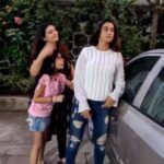 Rati Pandey Instagram - Mera bachhhpannn aur meri saheli ke bachheeeee aksar yahi baatein karte hain!🤭🤫😉 @juhiparmar @samairratales . . #friendshipgoals #funtime #reelsviral #ratipandey #funnyvideos #familygettogether #reelskarofeelkaro