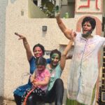 Rati Pandey Instagram - Ye rahi humari holi..Wishing you all a very happy holi🤗😊 . . ##holi2022 #pandeyfamily #patna #patnaites #holifun #ratipandey #reelsinstagram #reelsvideo