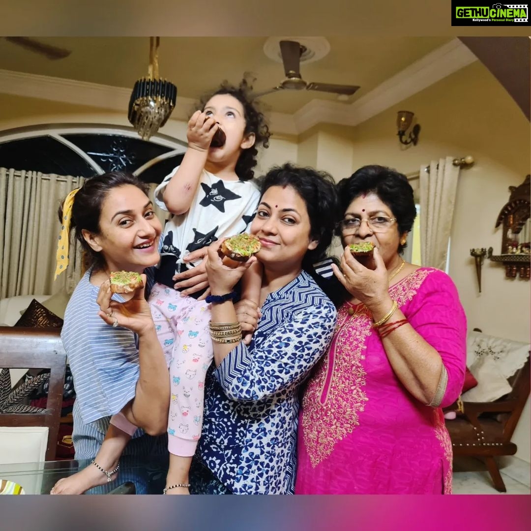 Rati Pandey Instagram - Here's raising the toast for the strong women in my life...😉🥂 @deepshikha.verma45 @bimla.pandey.7140 @yashikaprincesss . . #womanhood #proudtobeawoman #ratipandey #celeberatelife
