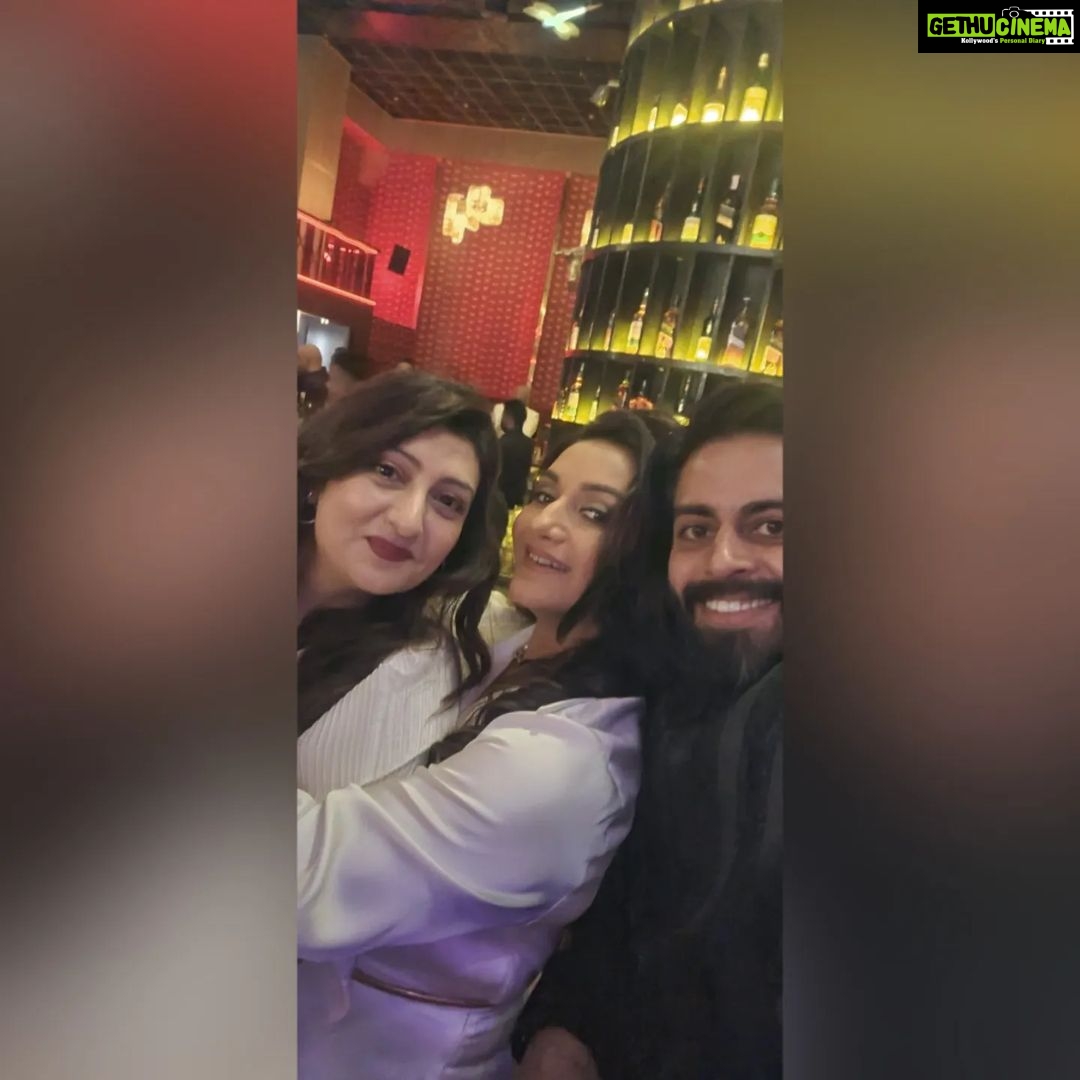 Rati Pandey Instagram - Blast from the past @munishakhatwani ❤ . . . #instapictures #friendship #glimpses #ratipandey