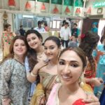 Rati Pandey Instagram - "They say happy marraiges are based on a deep friendship...it means a mutual respect for and enjoyment of each other's company"..I wish you both a very happy married life and togetherness forever🤗😘 love you @munishakhatwani @sameernthakur You are totally made for each other..stay blessed . . @juhiparmar @mouliganguly @officialdelnaazirani @djpercyofficial #munishakishaadi #marraigevibes #friendships #joyallaround