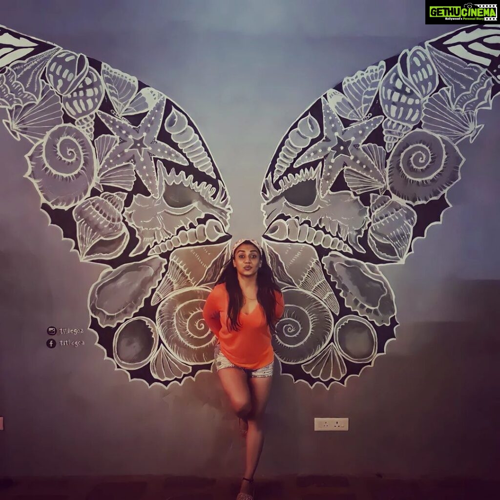 Rati Pandey Instagram - "What if the change you are avoiding is the one that gives you wings?"....😉 . . #changeforgood #ťhoughtoftheday #mondaymotivation #caterpillartobutterfly #fly #wingsofstrength #instapicoftheday #ratipandey