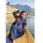 Rati Pandey Instagram - That solitary kind of peaceful feeling❤️❤️❤️. . . . #blissful #carelesswhispers #ratipandey #dallake #kashmirdiaries #kashmir