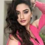 Rati Pandey Instagram - Gustakhiyan maaf ho❤️. . . . #ratipandey #insatpicture #instapost