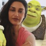 Rati Pandey Instagram – What a companion! I still love you shrek❤❤❤
#reelkarofeelkaro♥️ #shrek #compatibility #madeforeachother #ratipandey #reelit