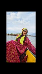 Rati Pandey Instagram - Jannat ❤️❤️❤️❤️ . . . #kashmir #dallake #ratipandey #ratipandeyreels #instareels #reels #kashmirtourism