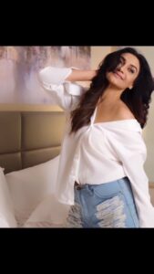 Rati Pandey Instagram - Vibing with the laziness😉 . . #vibing #laziness #saturday #groove #reelkarofeelkaro #ratipandey #instagood #reelitfeelit #whiteshirt #denim #glimpses #womanfashion #trending #mood