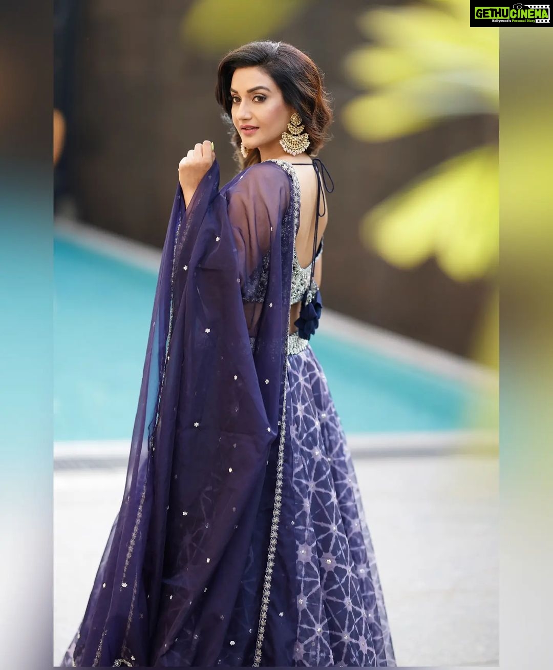 Rati Pandey Instagram - Aap sabhi ko "DHANTERAS" ki bohot bohot shubhkamnayein🙏🤗 . . #festivity #wishingyoualltheluck #happiness #harmony #enoughwealth #instagram #festivewear #diwali #celebration #ratipandey 📸 @prashantsamtani 💇♀️ @jayshreethakkarhairartist 💄 @santosh.mahapure_makeup_artist 🧣 @akansha.27 @tiara_gal 👗 @emiraasbyindrani 📿 @rubansaccessories @oakpinionpr
