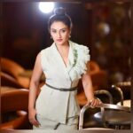 Rati Pandey Instagram - When my eyes speak to you more than my words😉 . . #eyesspeaklouderthanwords #myvibes #instagram #womenfashion #bosslady #instapicture #ratipandey 📸 @prashantsamtani 🧣 @akansha.27 @tiara_gal 💄 @santosh.mahapure_makeup_artist 💇‍♀️ @jayshreethakkarhairartist 👗 @theclothingstory