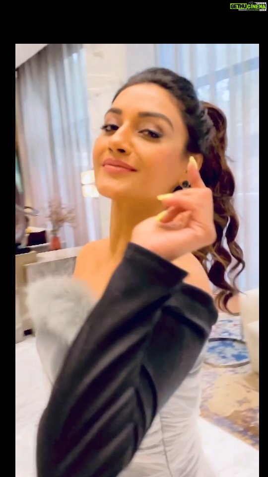 Rati Pandey Instagram - Run behind her because this one isn't going to be easy to catch 😉😎 . . #junglehaiaadhiraathai #trending #bts #fashioniesta #ratipandey #myvibes #mytribe #catchmeifyoucan