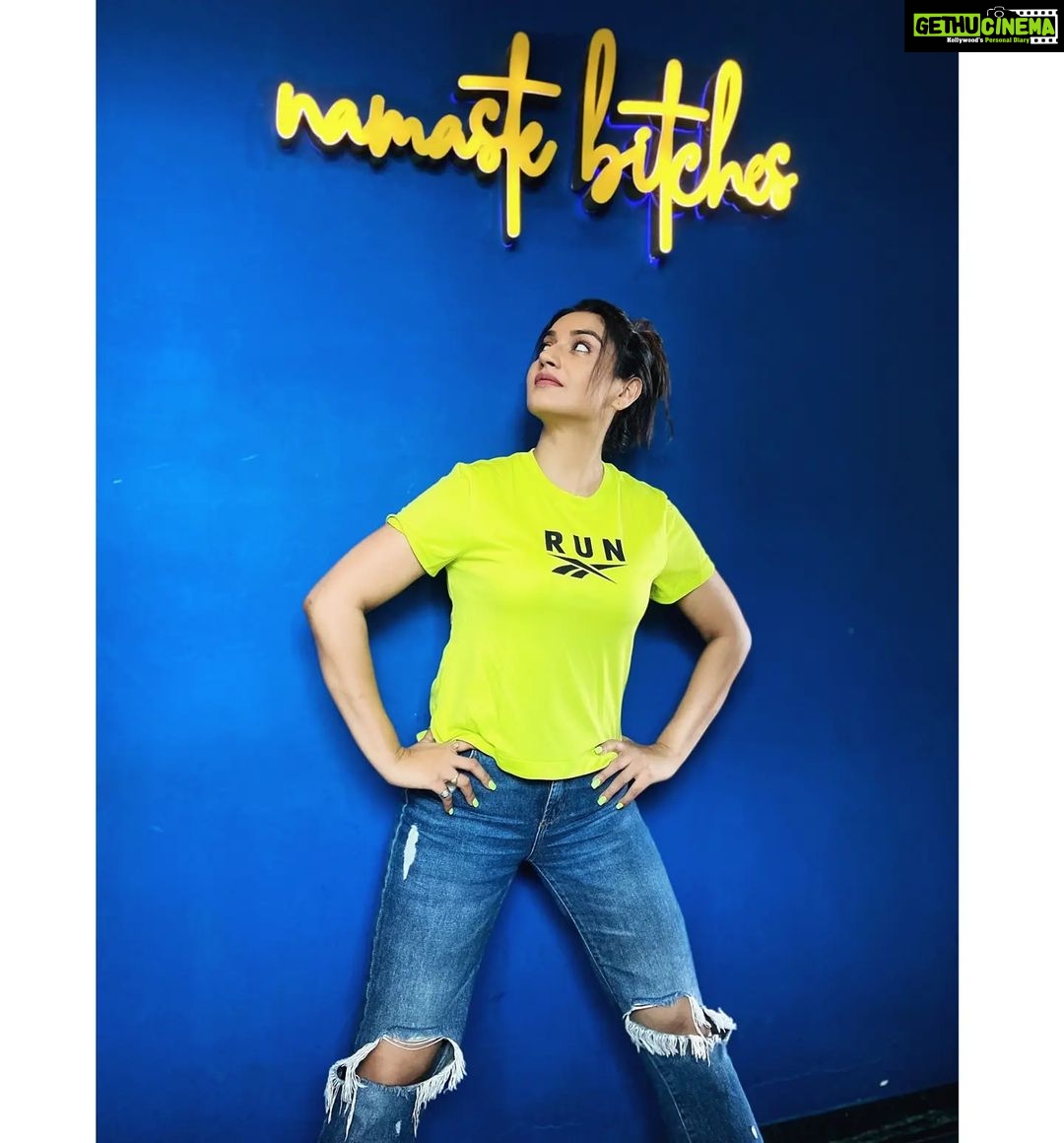 Rati Pandey Instagram - Isn't this the apt weekend tagline guys? 😉 #saturdaymood . . . #satrurdaymood #neon #sportylook #weekend #weekendvibes #explore #fyp #instagood #ratipandey