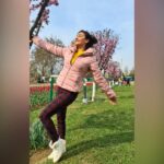 Rati Pandey Instagram - The spectacular Kashmir❤️❤️❤️❤️ Vlog coming soon Stay tuned . . . #tulipgarden #kashmir #kashmirtourism #dreamdestination #ratipandey #ratipandeyreels #reels #instareels