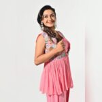Rati Pandey Instagram - "Pinktastic" 😉💞💕💓💗💖 . . #pinktastic #colouroftheday #indofusion #womenstyle #instafashion #dhotipants #staystylish #ratipandey 📸 @ashish_ojha_photography 🧣 @akansha.27 @tiara_gal 👗 @labelnikkiej 📿 @rimayu07 💄 @santosh.mahapure_makeup_artist 💇‍♀️ @jayshreethakkarhairartist