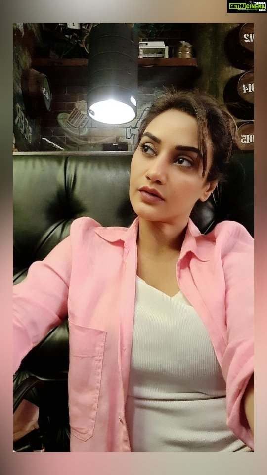 Rati Pandey Instagram - Happily single by choice not by chance.. And I like it because i'm always there when i need me😉😎🤠❤️❤️ . . . #datingmyself #lessstress #happiness #notdependent #biggerpicture #unfoldinglife #refusetosettleforless #ratipandey