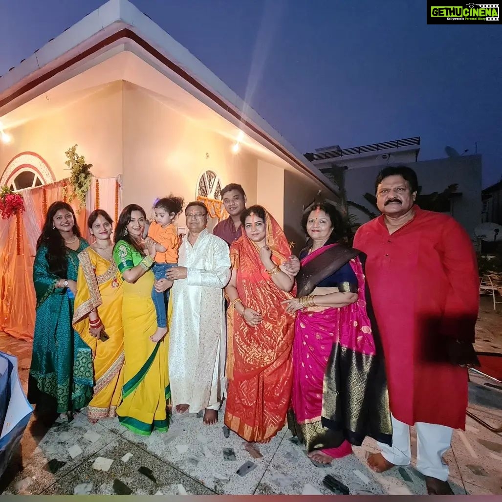 Rati Pandey Instagram - Aap sabhi ko chatth puja ki hardik shubh kamnayein (happy chatth puja)๐๐..The sunset puja ๐
. . #chatthpuja #patnadiaries #peace #prosperity #happiness๐ #gratitudepractice #patna #bihar #patnaites #chatthpuja2021 #familytime #ratipandey