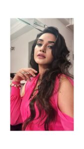 Rati Pandey Instagram - Curly tales❤️ some candids
.
.
#ratipandeyreels #instareels #trendingreels #fierce