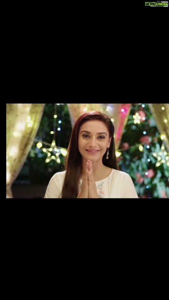 Rati Pandey Instagram - Wishing you all a very happy Diwali🙏🤗 . . . #diwali2022 #instawish #instafestival #happiness #gratitude #ratipandey