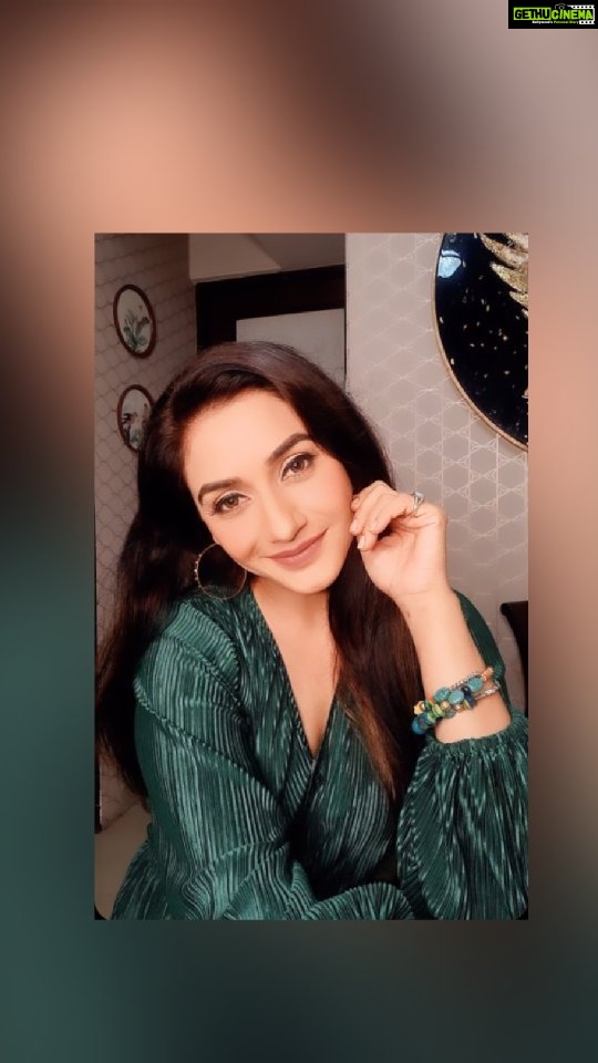 Rati Pandey Instagram - I just flow with the wind😁😆❤ . . . #instareels♥️ #ratipandeyreels #notflirting #flowwithme #réel #goodmorning