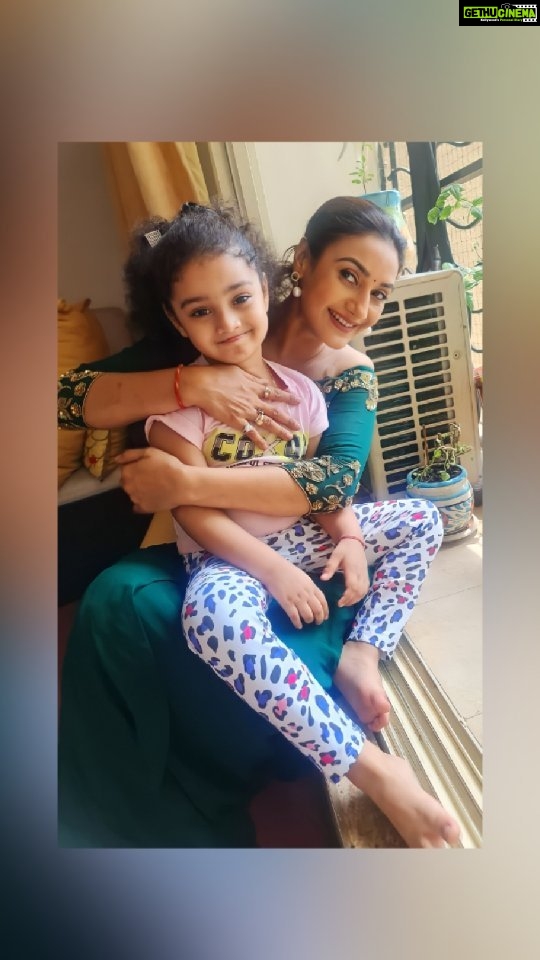 Rati Pandey Instagram - Everything seems alright and beautiful when you are around me my princess...Maa loves youuuuuuu❤❤❤ @yashikaprincesss . . #unconditional #myprincess #tummile #mymunchkin #majormissing #yashika #ratipandey #ratipandeyreels #smiles #happiness💕 #gratitude🙏 #buabhatiji