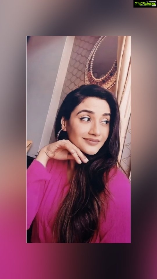 Rati Pandey Instagram - Mujh mein bilkul attitude nahi hai!...😉 . . #funnyreels #reelsindia #ratipandey #attitudeproblem #instamood