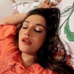 Rati Pandey Instagram - That one annoying person in the family who never let you to rest in peace😉😆 . . #ɪɴsᴛᴀʀᴇᴇʟs #ratipandey #ratipandeyreels #funnyvideos #justforfun #annoyed #justrelax
