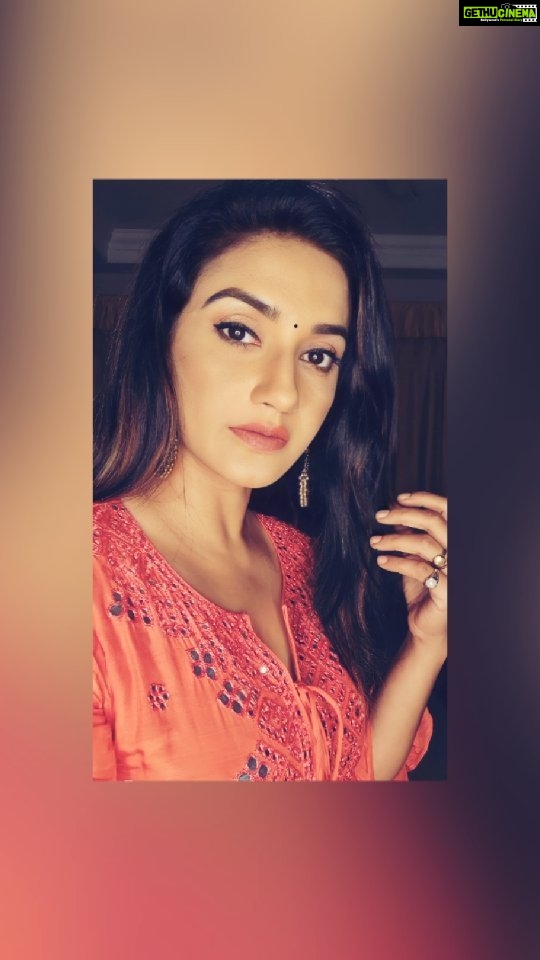 Rati Pandey Instagram - Life is a one grand sweet song so start the music -Ronald Reagan🎶🎼🎵 . . . #itsmusical #flowwiththerhythm #reels #instareels #ratipandey #ratipandeyreels #selfmusing #feelgood