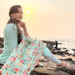 Rati Pandey Instagram - Jussstttttt❤️❤️. . . #ratipandeyreels #instareels #sunset #instadaily #beaches