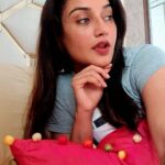 Rati Pandey Instagram - Because I am so attractive😉😁 . . . #justforfun #reelsinstagram #ratipandey #reelkarofeelkaro