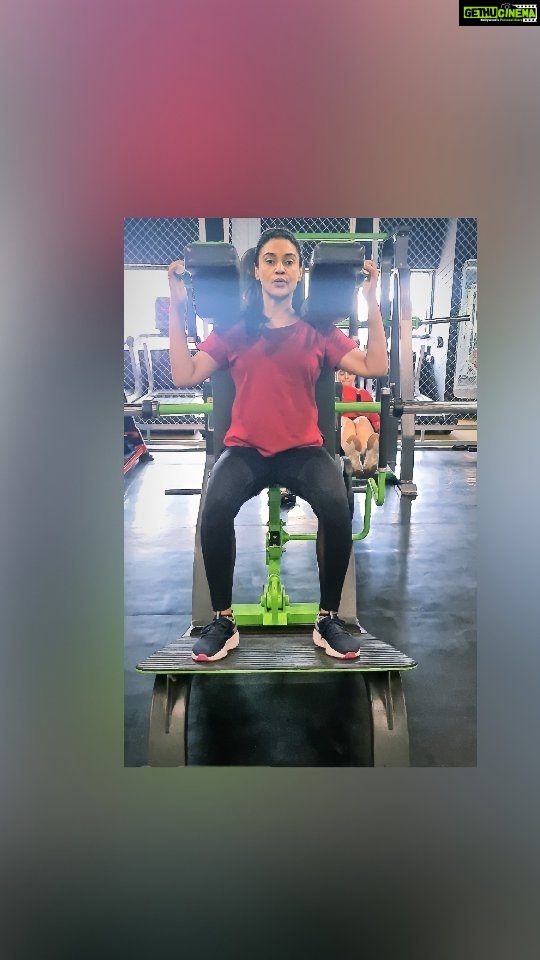 Rati Pandey Instagram - Watch the gorgeous video spoiler till the end😆😍@singhakshara . . . #reel #workout #gympartners #biharigirls #patnaites😎 #reelkaro #ratipandey #sweatitout #fitnessgoals