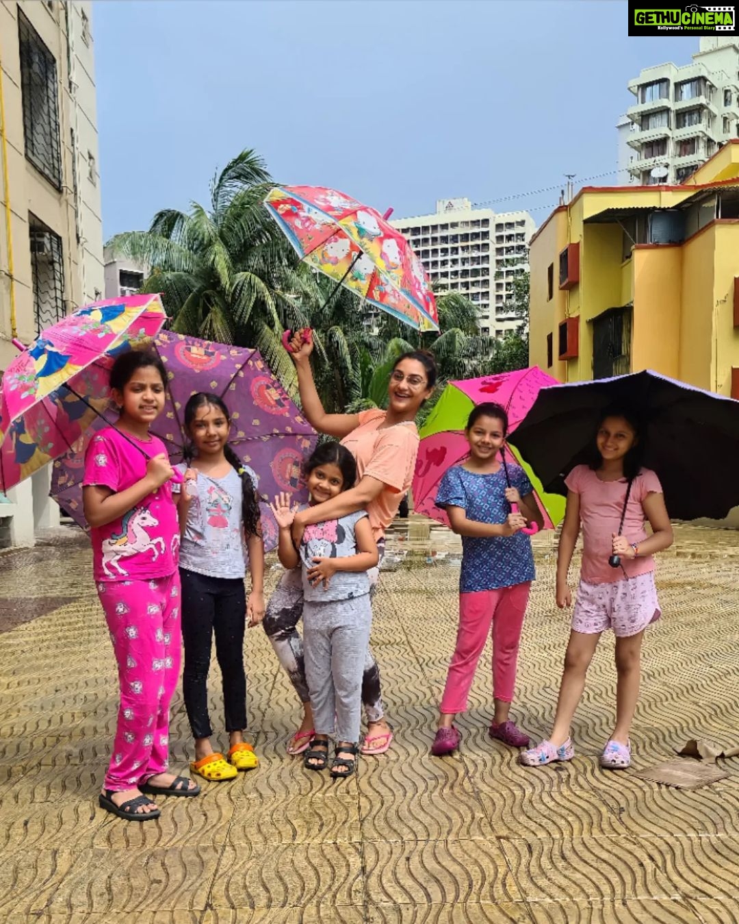 Rati Pandey Instagram - Ye mausam ki baarish...❤❤❤❤❤ . . . #welcomingmonsoon☔️ #ratipandey #coloursoflife #smillingfaces #instapost #littlewonders #rejoicing #happysunday #mykids