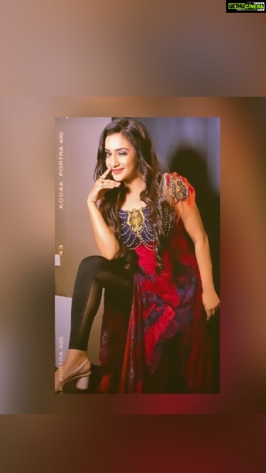 Rati Pandey Instagram - "Let's just swayyyyy"💃 . . #swaywithme #dresstrials #réel #actorslife #ɪɴsᴛᴀʀᴇᴇʟs #ratipandey #trendingreel
