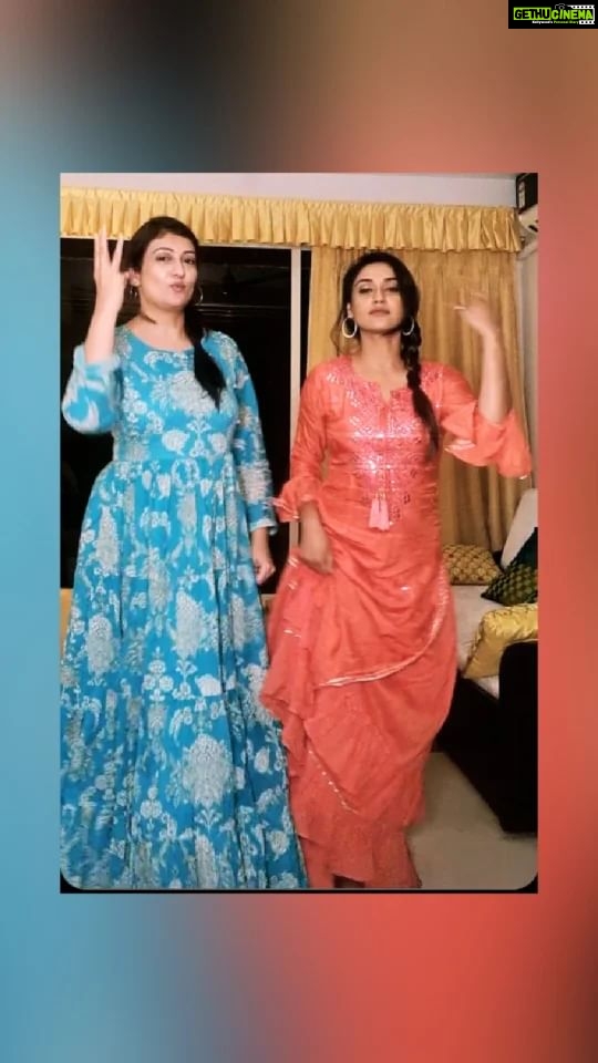 Rati Pandey Instagram - When two crazy friends meet then salsa becomes chatpata salsa👯‍♀️ . . #trendingreels #createyourowntrend #showyourmoves #ratipandey #juhiparmar #reelit #reelkrofeelkro #indiansalsa😁 #dancevideo