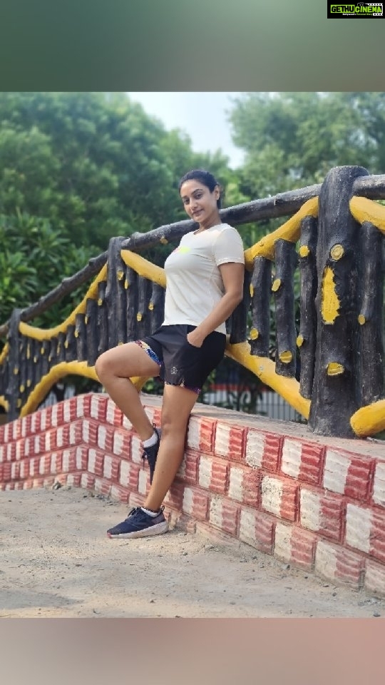 Rati Pandey Instagram - Time to go beast mode ๐๐โโ๏ธ . . . #fitnessgirl #healthylife #ratipandey #rรฉel #instarunners #paintitpurple #instafit #fitnessjourney