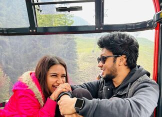 Raveena Daha Instagram - Puttina rojulu subhakanshalu chelllooooo🖤🖤🖤😘😘😂😂 ungalukke theriyum enaku caption laam ezhudha theriyaadhu 😌 but I wish you a happier birthday than anyone else has wished you. May your special day bring you happiness and love that lasts throughout the year chelloooo🖤🖤 Oruvaati tamil laiyum sollikiren ✨Iniya pirandhanaal nalvazhthukkal 🥹 avlodhaan tataaaa… 🫣 @manichandra_official 🖤🖤✨ #hbd #chello #mani #manichandra