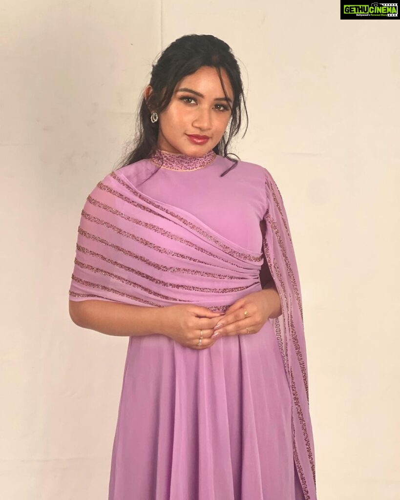 Raveena Daha Instagram - இதழின் ஒரு ஓரம் சிறிதாய் அன்பே💜 Beautiful costume by @tweety_threads 😘 Studio @sixer_studios 🖤 #raveena #raveenadaha #RD