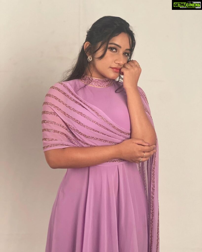 Raveena Daha Instagram - இதழின் ஒரு ஓரம் சிறிதாய் அன்பே💜 Beautiful costume by @tweety_threads 😘 Studio @sixer_studios 🖤 #raveena #raveenadaha #RD