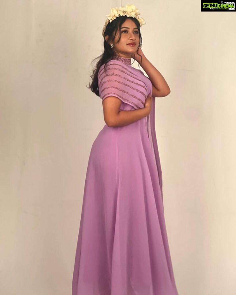 Raveena Daha Instagram - இதழின் ஒரு ஓரம் சிறிதாய் அன்பே💜 Beautiful costume by @tweety_threads 😘 Studio @sixer_studios 🖤 #raveena #raveenadaha #RD