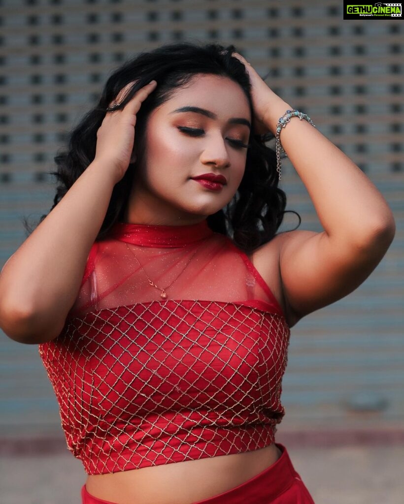 Raveena Daha Instagram - 🌹♥️🌹 Wearing @sdduniqueboutique_97 😘 Makeup @kalaiartistry 😍 📸 @sat_narain Edit and retouch : @shotsbyuv #raveena. #raveenadaha #RD #vaathiaudiolaunch