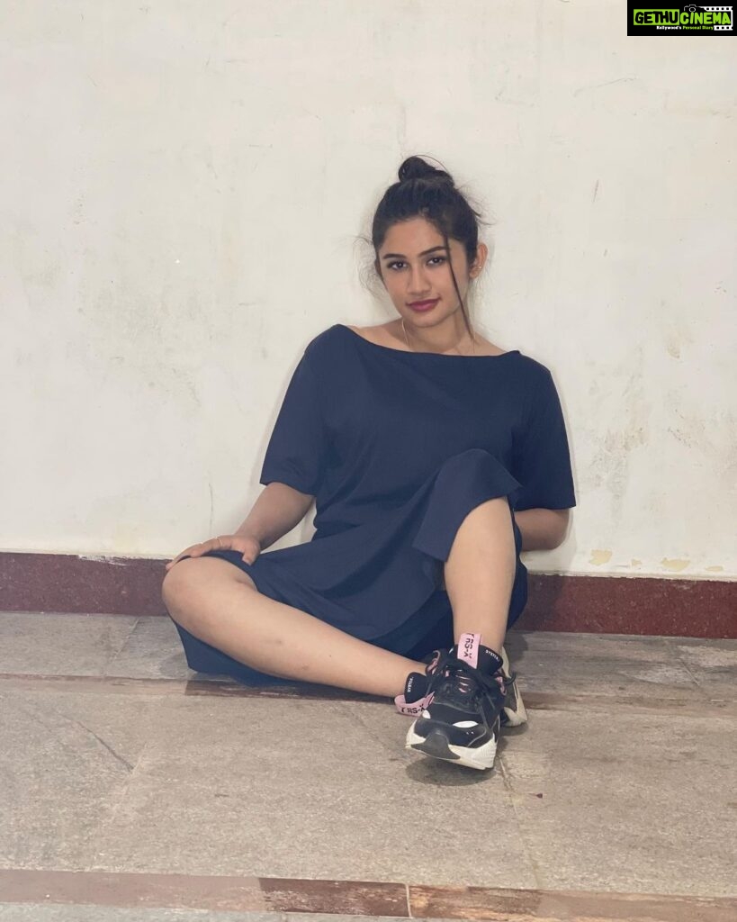 Raveena Daha Instagram - Tormenta🖤⚡️ Outfit @sai__collections_1 😍 #raveena #raveenadaha #RD