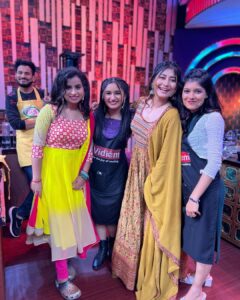 Raveena Daha Instagram - CWC🖤😍 #cwc #happyplace #fun #comali