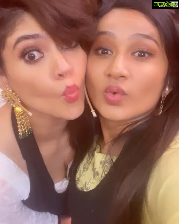 Raveena Daha Instagram - COOK WITH COMALI SEASON 4 π€©π€©π€© Very happy and grateful to be a part π€ And my heartfelt thanks to @mediamasons and @ravoofa.h.k mam for trusting in me and giving me this great opportunity π€π₯° Will try my level best to give justice to the opportunity given ! And my famm, you guys have always been a great support to me. And Iβm getting immense support from you all for mounaraagam 2, expecting the same support and love π«£π€π β¦. Donβt miss to watch CWC today ! #RD #raveena #raveenadaha