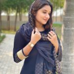 Raveena Daha Instagram - عيد مبارك🤍☪️ On this Eid, I send you my best wishes for joy and health 🤍 Wearing @essentials_cart_ 🖤 #raveena #raveenadaha