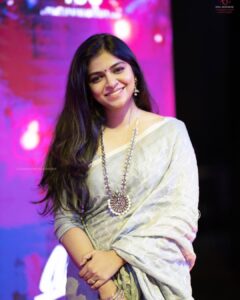 Raveena Ravi Instagram - In love with this saree💙 And Unforgettable day! #lovetoday #lovetoday100days ❤️ @onlynikil PC : @lokesh_photos 🙏🏻😄