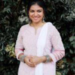 Raveena Ravi Instagram - All about smilessss🩷 PC : @unnychandran_photography 😁